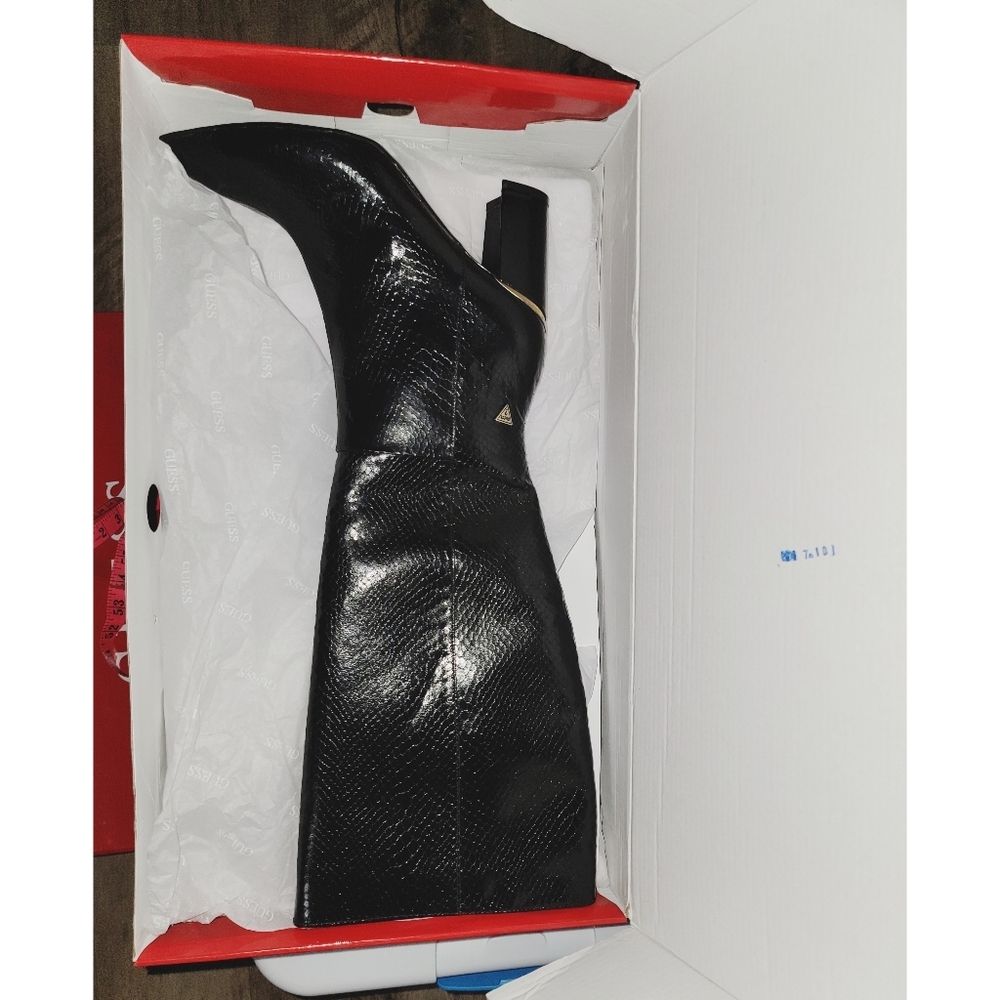 (W) Guess Black Chunky Heel - Picture 3 of 10
